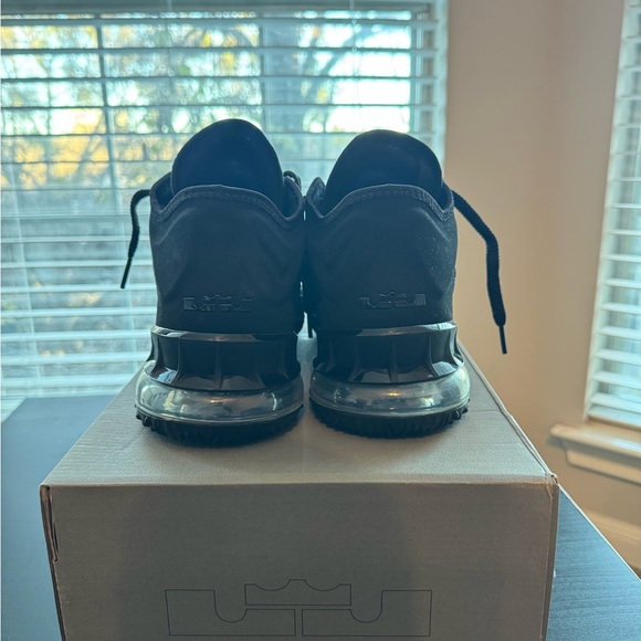 Nike LeBron XVII 18 sneaker - Picture 3 of 5